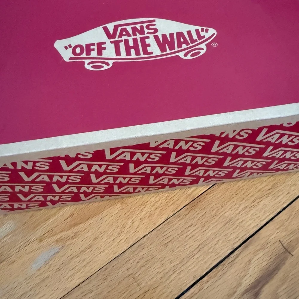 Vans Black and White Old Skool Sneakers Classic Design brand new - Picture 4 of 5